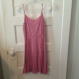 Women’s Pink and white dress.
